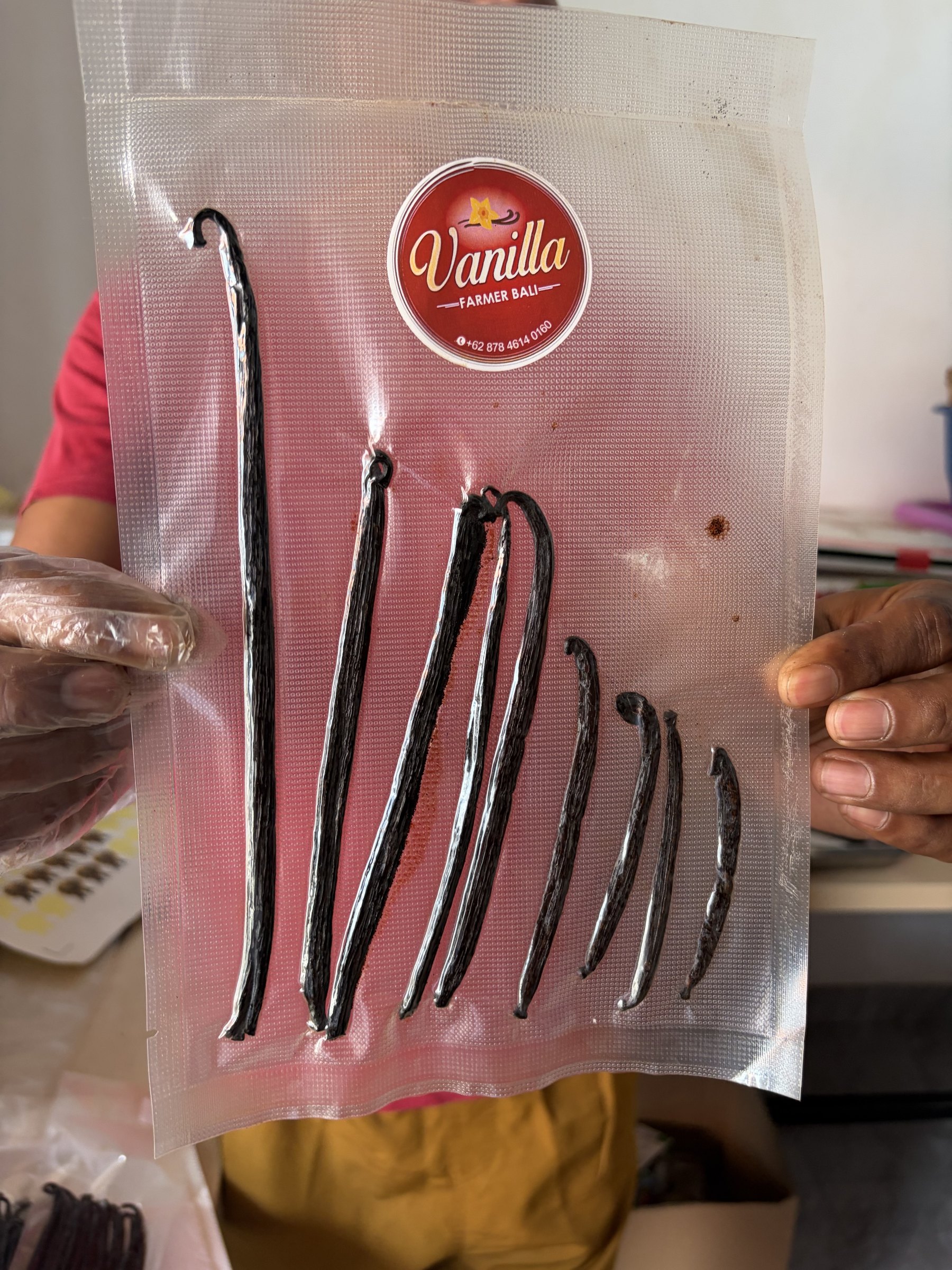 A bag showing vanilla beans from the longest to the shortest